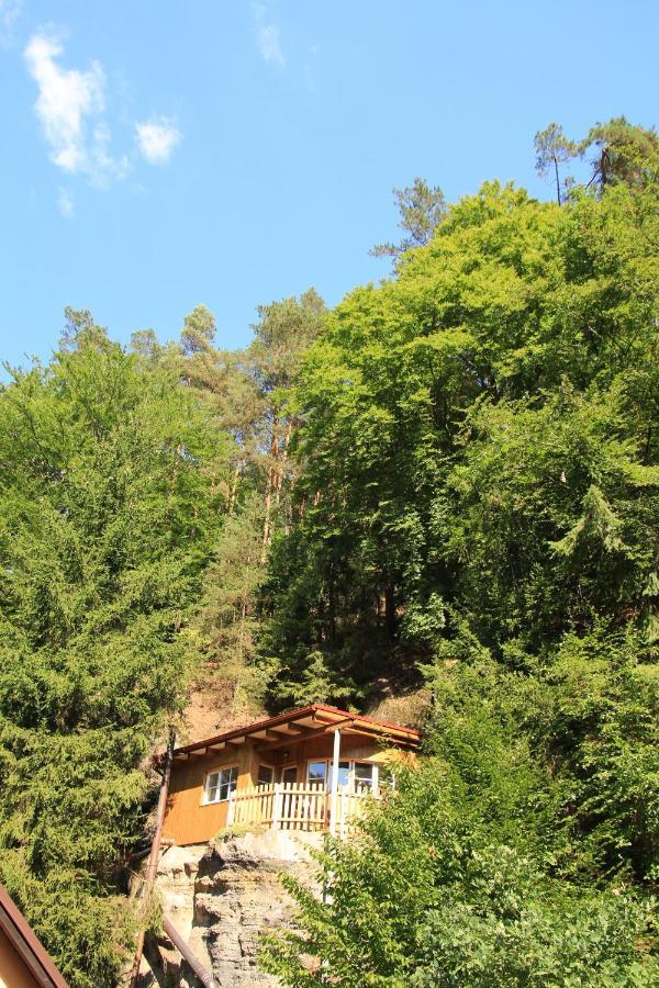 Malbenka - Chata Na Skale Pod Hradem Kokorin Extérieur photo
