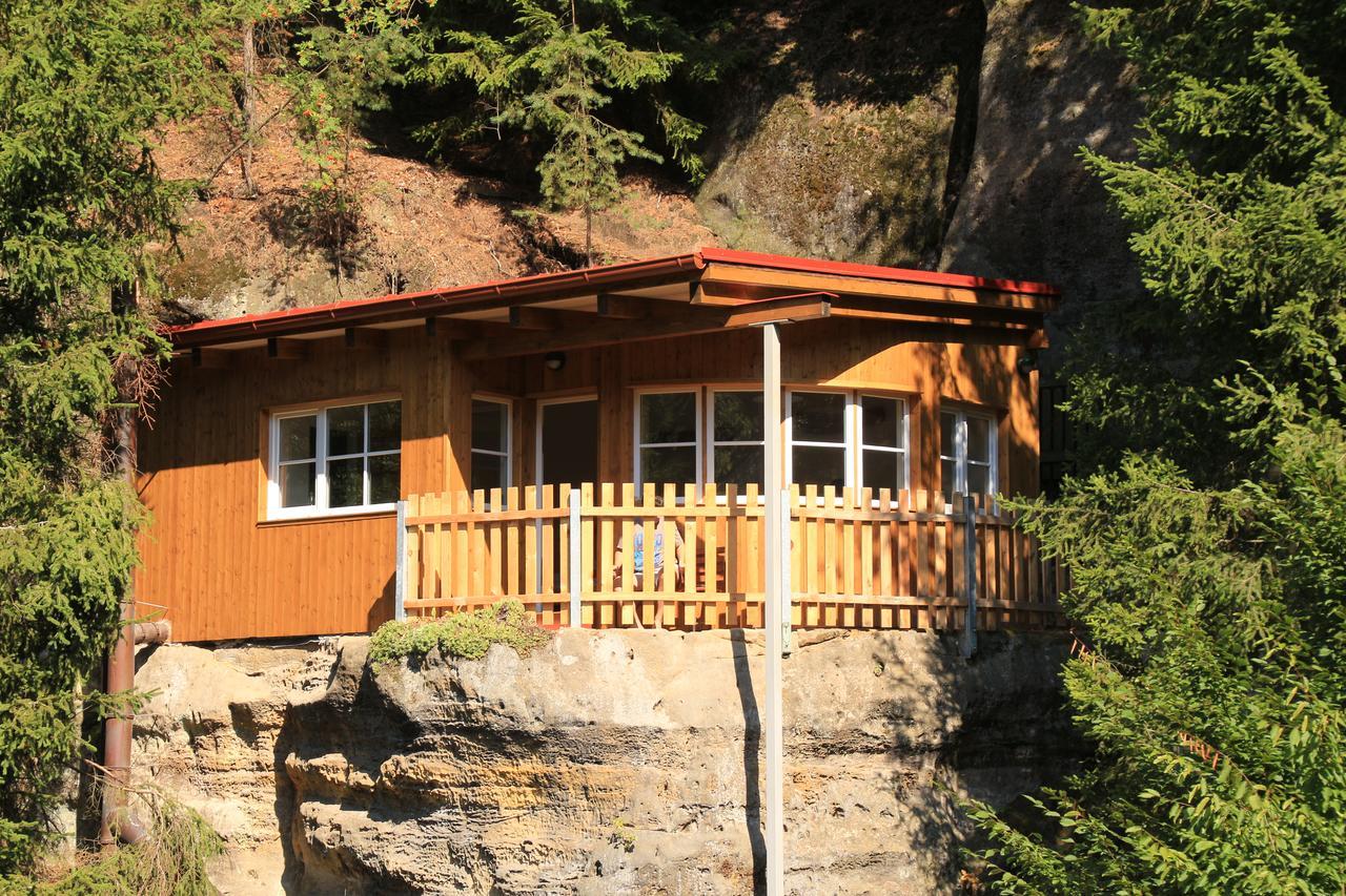 Malbenka - Chata Na Skale Pod Hradem Kokorin Extérieur photo