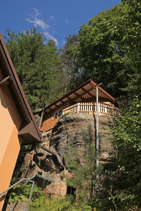 Malbenka - Chata Na Skale Pod Hradem Kokorin Extérieur photo