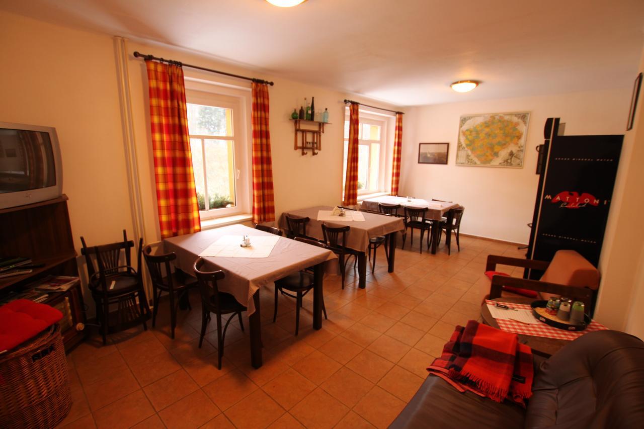 Malbenka - Chata Na Skale Pod Hradem Kokorin Extérieur photo