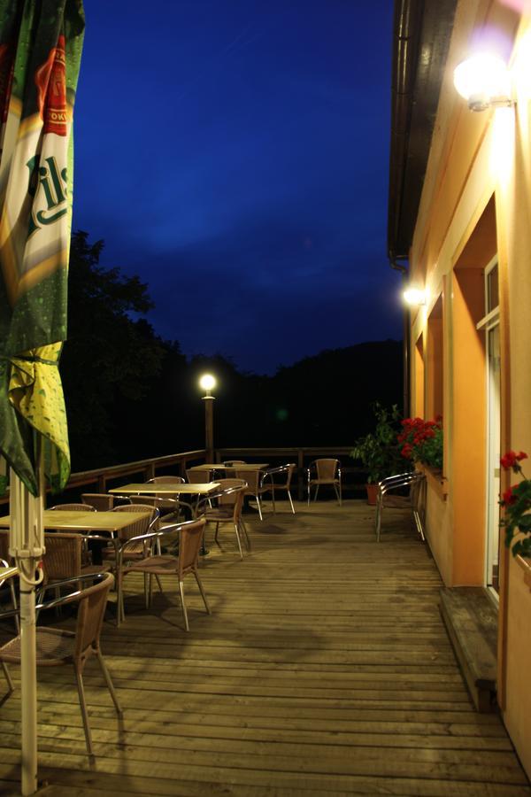 Malbenka - Chata Na Skale Pod Hradem Kokorin Extérieur photo
