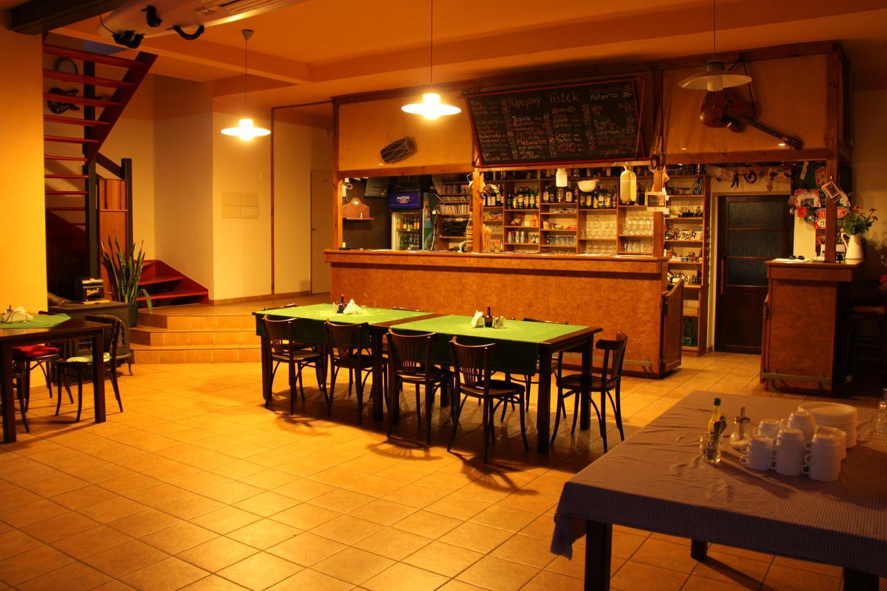 Malbenka - Chata Na Skale Pod Hradem Kokorin Extérieur photo